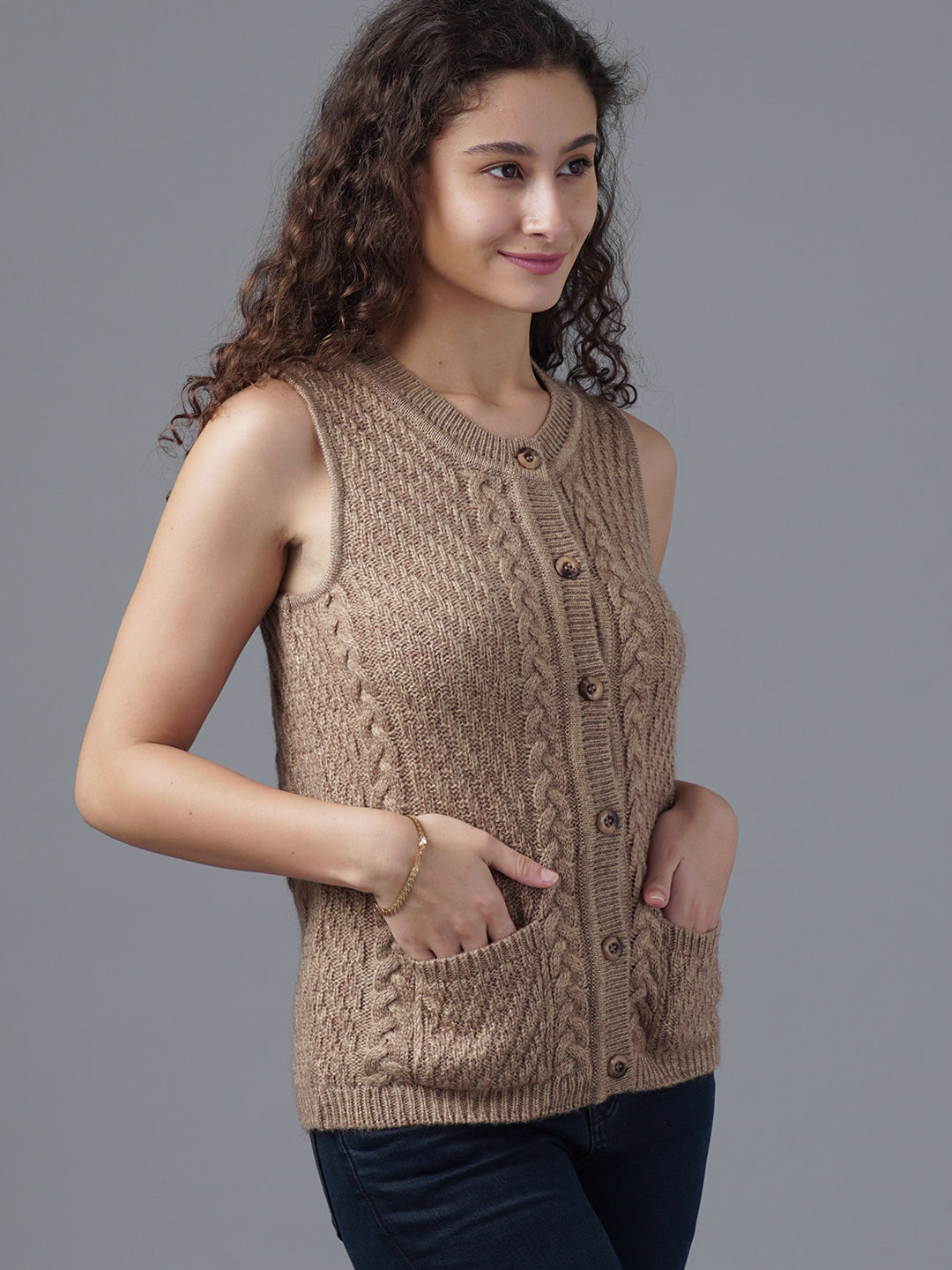 Virsa Cable Knit Sleeveless Cardigan