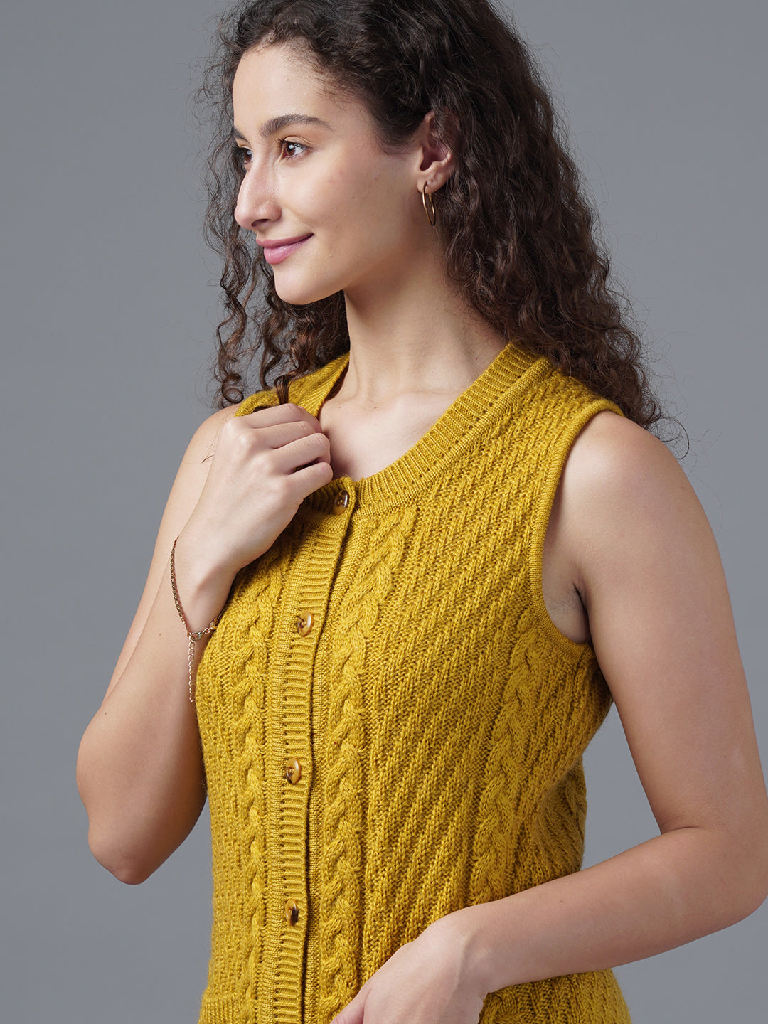 Virsa Cable Knit Sleeveless Cardigan