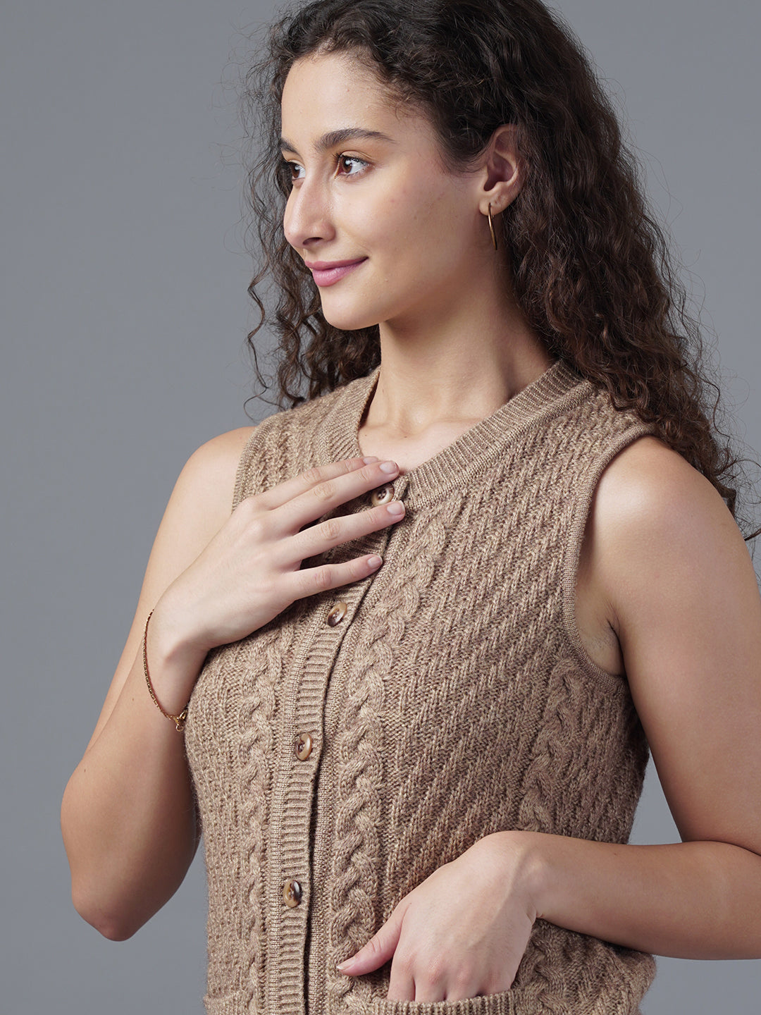 Virsa Cable Knit Sleeveless Cardigan