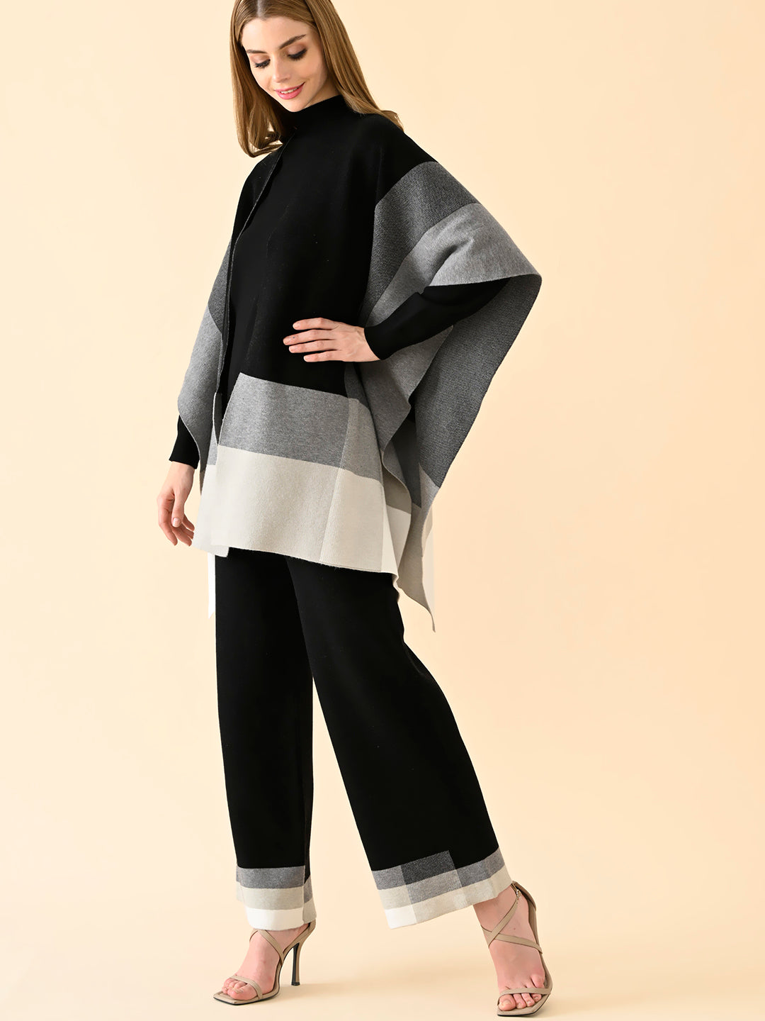Monochrome Edge Block Cape Set