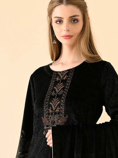 Ebony Bloom Embroidered Kurta Set